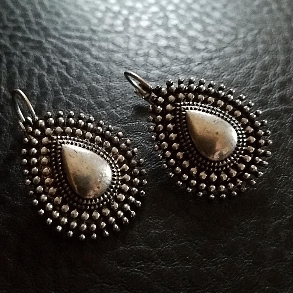 Earrings - Picture 1 of 7